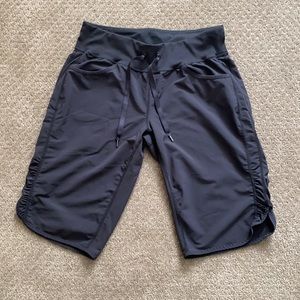 Zella knee length drawstring shorts size M